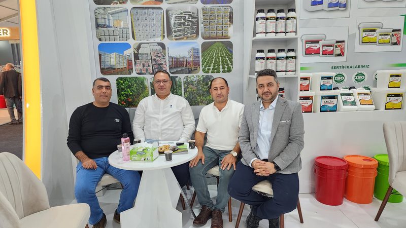 Bioplant team and visitors at trade fair booth