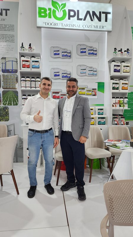 Bioplant fuar standında iş görüşmesi